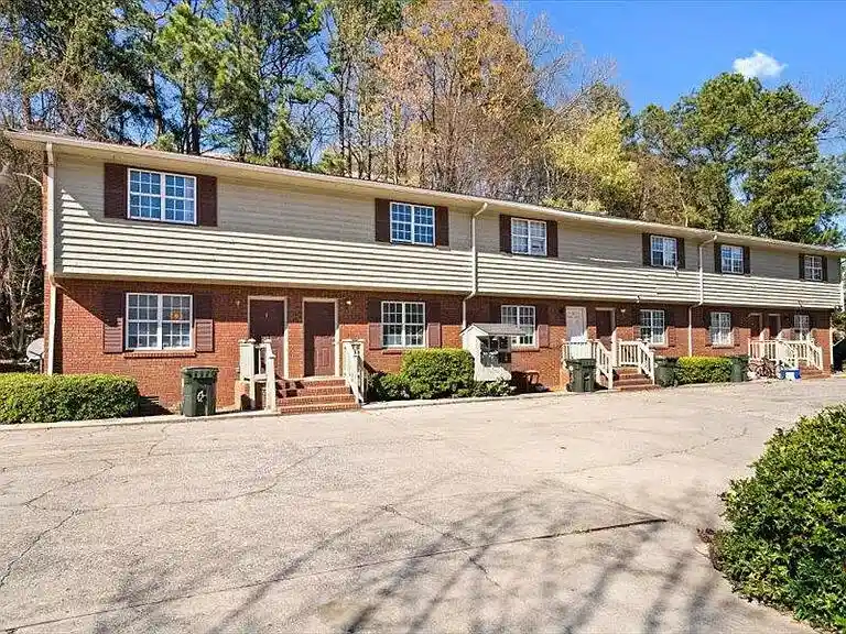Listing Photo 1 - Condo for sale in 900 Cascade Dr located at 900 Cascade Dr, Dalton, GA 30720 - Unit 900 Cascade Dr
