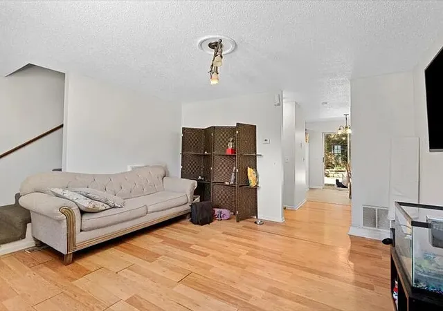 Listing Photo 3 - Condo for sale in building located at 900 Cascade Dr, Dalton, GA 30720 - Unit #2