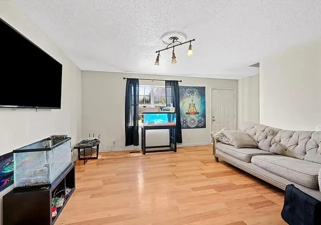 Listing Photo 4 - Condo for sale in building located at 900 Cascade Dr, Dalton, GA 30720 - Unit #2