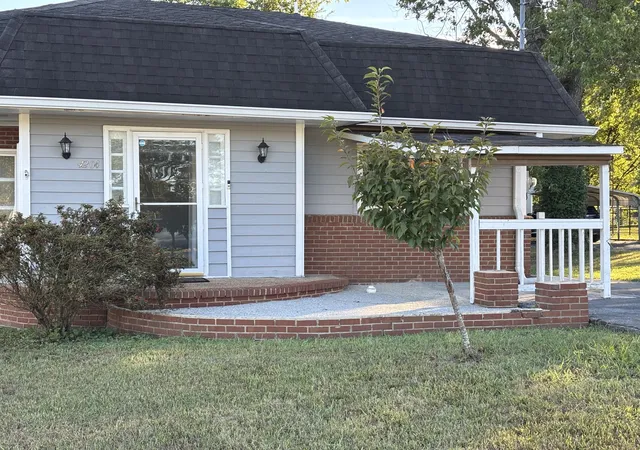 Photo 2 of Sale Pending at 4204 Ealy Rd, Chattanooga, TN 37412 | MLS# 1544054 | Listing updated on 2026-10-16