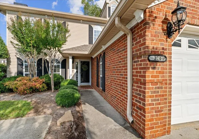 Listing Photo 1 - Condo for sale in building located at 1698 N Smt Dr, Dalton, GA 30721 - Unit #Unit 220