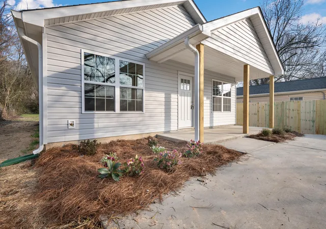 Photo 2 of Single family home for sale at 3302 Dodson Ave, Chattanooga, TN 37406 | MLS# 1543617 | Listing updated on 2026-09-29
