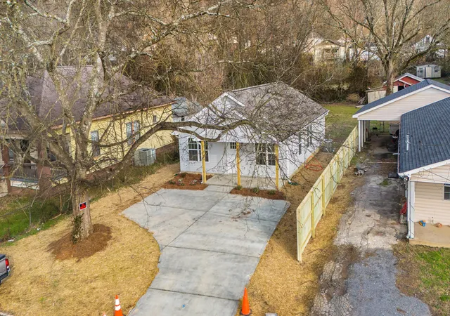 Photo 3 of Single family home for sale at 3302 Dodson Ave, Chattanooga, TN 37406 | MLS# 1543617 | Listing updated on 2026-09-29