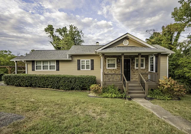 Single family home for sale at 3211 Westonia Dr, Chattanooga, TN 37412 | MLS# 1543603