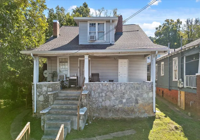 Photo 1 of Multi family home for sale at 1816 Dodds Ave, Chattanooga, TN 37404 | MLS# 1543749 | Listing updated on 2026-10-02
