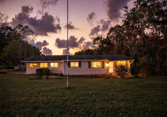 Photo 1 of Single family home for sale at 2402 Corral Rd, Signal Mountain, TN 37377 | MLS# 1543812 | Listing updated on 2026-10-23