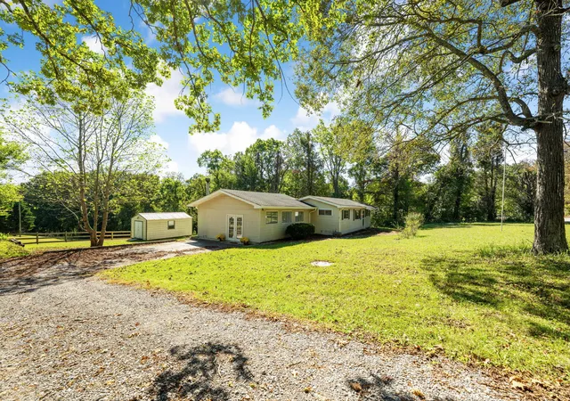 Photo 3 of Single family home for sale at 2402 Corral Rd, Signal Mountain, TN 37377 | MLS# 1543812 | Listing updated on 2026-10-23