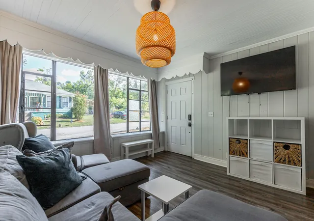 Photo 2 of Single family home for sale at 1801 Arlington Ave, Chattanooga, TN 37406 | MLS# 1543714 | Listing updated on 2026-10-16
