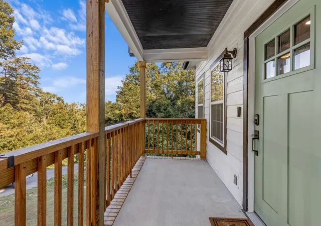 Photo 3 of Single family home for sale at 2832 Ridgemont Dr, Chattanooga, TN 37404 | MLS# 1543981 | Listing updated on 2026-10-16