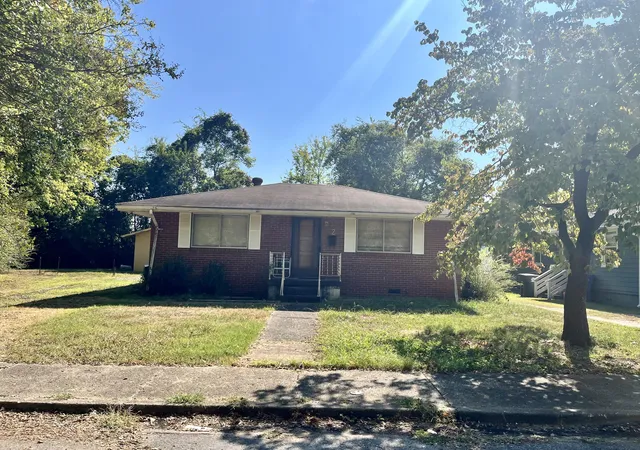 Photo 2 of Sale Pending at 2 Maude St, Chattanooga, TN 37403 | MLS# 1543801 | Listing updated on 2026-10-20
