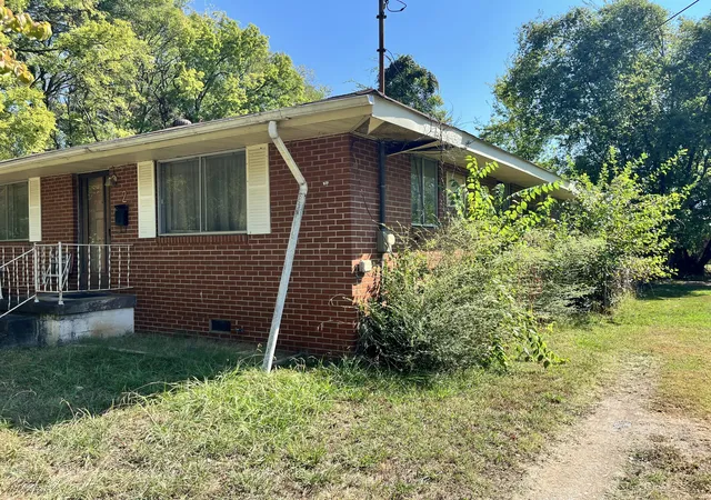 Photo 3 of Sale Pending at 2 Maude St, Chattanooga, TN 37403 | MLS# 1543801 | Listing updated on 2026-10-20