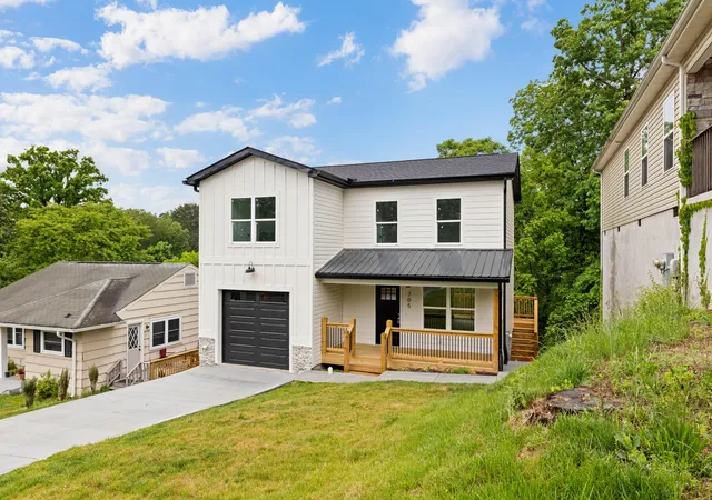 Photo 2 of Single family home for sale at 705 Hargraves Ave, Chattanooga, TN 37411 | MLS# 1543810 | Listing updated on 2026-10-20