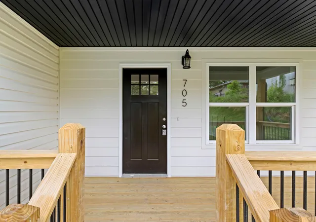 Photo 3 of Single family home for sale at 705 Hargraves Ave, Chattanooga, TN 37411 | MLS# 1543810 | Listing updated on 2026-10-20