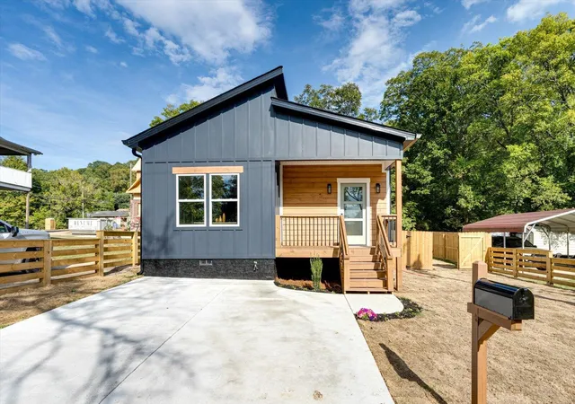 Photo 1 of Single family home for sale at 2412 Wilhoit St, Chattanooga, TN 37406 | MLS# 1544047 | Listing updated on 2026-10-12