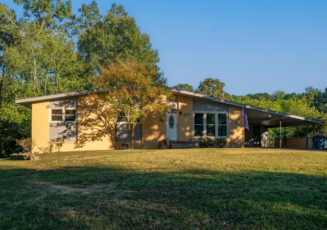 Photo 1 of Single family home for sale at 6504 Lakeshore Pkwy, Chattanooga, TN 37416 | MLS# 1544200 | Listing updated on 2026-10-21