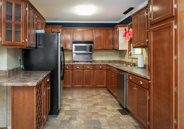 Photo 3 of Single family home for sale at 6504 Lakeshore Pkwy, Chattanooga, TN 37416 | MLS# 1544200 | Listing updated on 2026-10-21