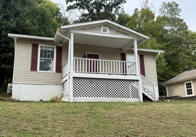 Single family home for sale at 619 Snow St, Chattanooga, TN 37405 | MLS# 1544533