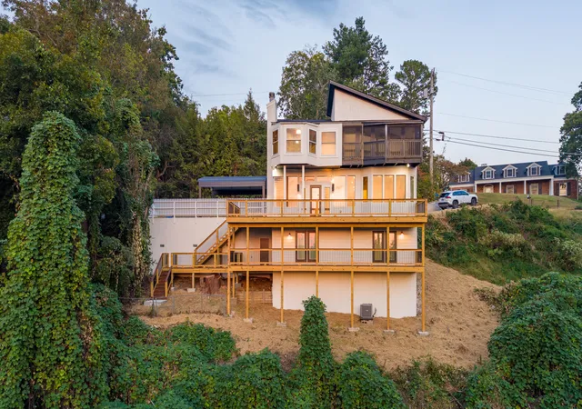 Photo 3 of Single family home for sale at 177 N Crest Rd, Chattanooga, TN 37404 | MLS# 1544163 | Listing updated on 2026-10-10