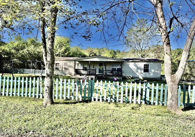 Photo 2 of Single family home for sale at 332 Rainbow Dr, Rossville, GA 30741 | MLS# 1544165 | Listing updated on 2026-10-14