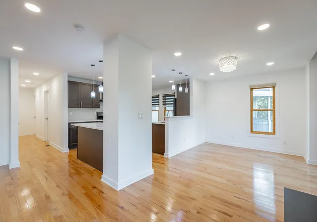 Photo 4 of Single family home for sale at 106 Everett St, Chattanooga, TN 37409 | MLS# 1544094 | Listing updated on 2026-10-08