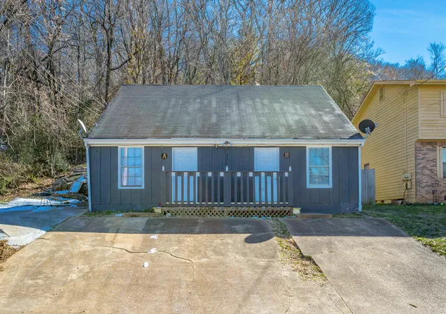 Photo 3 of Multi family home for sale at 2906 15th Avenue, Chattanooga, TN 37407 | MLS# 1544207 | Listing updated on 2026-10-10