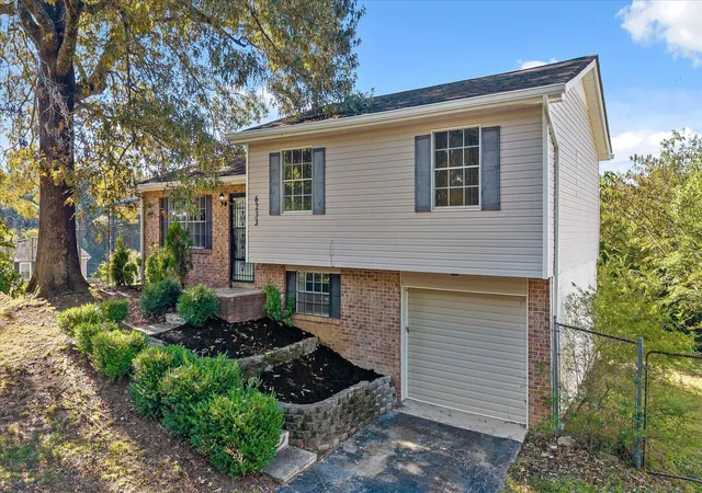 Photo 3 of Single family home for sale at 6233 Canoe Ln, Chattanooga, TN 37416 | MLS# 1544311 | Listing updated on 2026-10-09