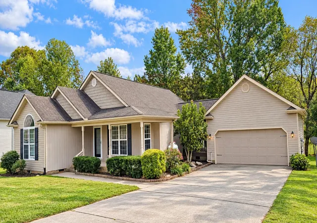 Photo 1 of Single family home for sale at 318 Battle Blf Dr, Rossville, GA 30741 | MLS# 1544359 | Listing updated on 2026-10-19