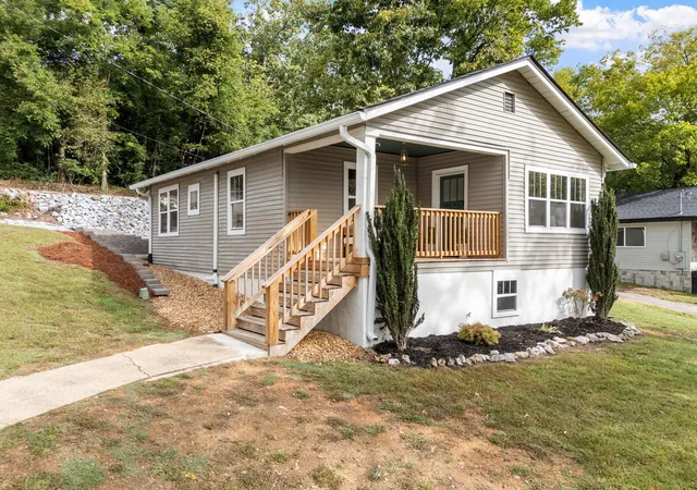 Photo 1 of Single family home for sale at 805 Poindexter Ave, Chattanooga, TN 37412 | MLS# 1544575 | Listing updated on 2026-10-14