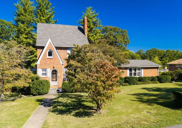 Single family home for sale at 1621 S Rugby Pl, Chattanooga, TN 37412 | MLS# 1544474