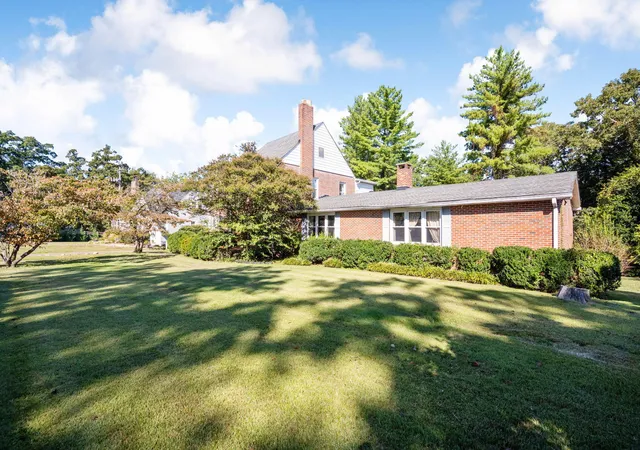Photo 4 of Single family home for sale at 1621 S Rugby Pl, Chattanooga, TN 37412 | MLS# 1544474 | Listing updated on 2026-10-26