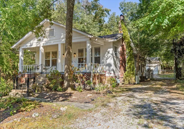 Photo 2 of Single family home for sale at 809 Fairmount Ave, Signal Mountain, TN 37377 | MLS# 1544492 | Listing updated on 2026-10-22