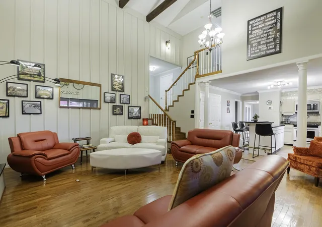 Photo 2 of Single family home for sale at 199 S Crest Rd, Chattanooga, TN 37404 | MLS# 1544452 | Listing updated on 2026-10-14