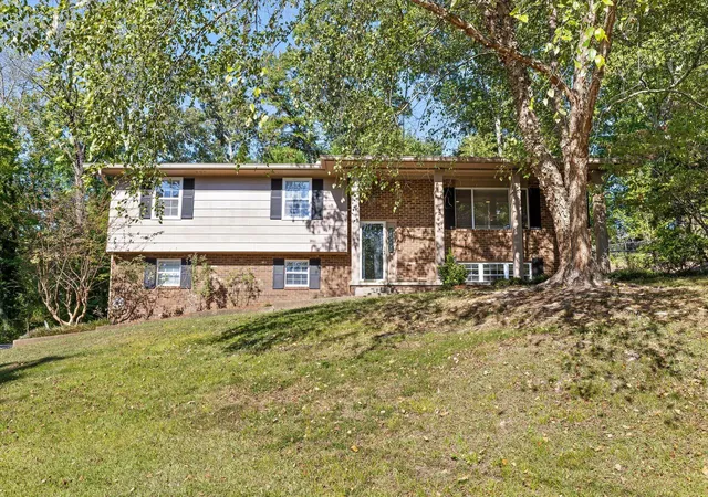 Photo 1 of Sale Pending at 6218 Glenridge Ln, Hixson, TN 37343 | MLS# 1544365 | Listing updated on 2026-10-19
