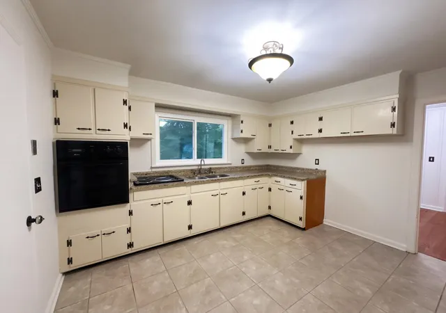 Photo 2 of Single family home for sale at 718 S Lovell Ave, Chattanooga, TN 37412 | MLS# 1544367 | Listing updated on 2026-10-23