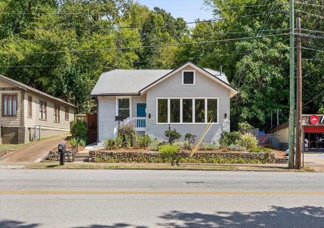 Photo 1 of Single family home for sale at 1302 Hixson Pike, Chattanooga, TN 37405 | MLS# 1544582 | Listing updated on 2026-10-14