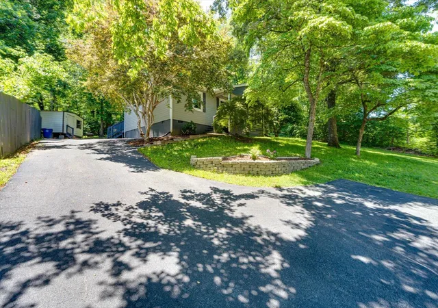 Photo 3 of Single family home for sale at 532 Lupton Dr, Chattanooga, TN 37415 | MLS# 1544444 | Listing updated on 2026-10-12