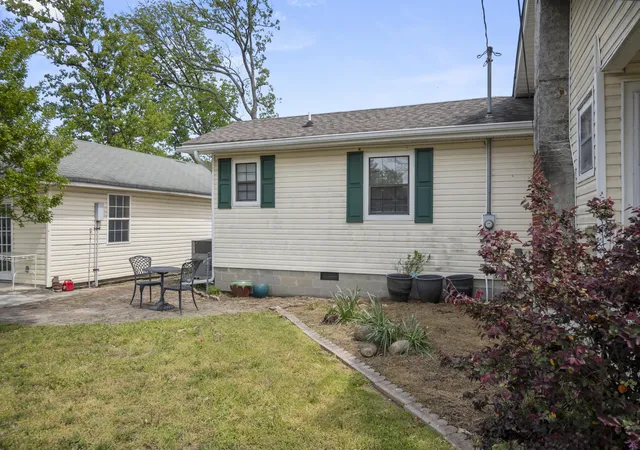 Photo 3 of Single family home for sale at 910 S Highland Park Ave, Chattanooga, TN 37404 | MLS# 1544545 | Listing updated on 2026-10-13
