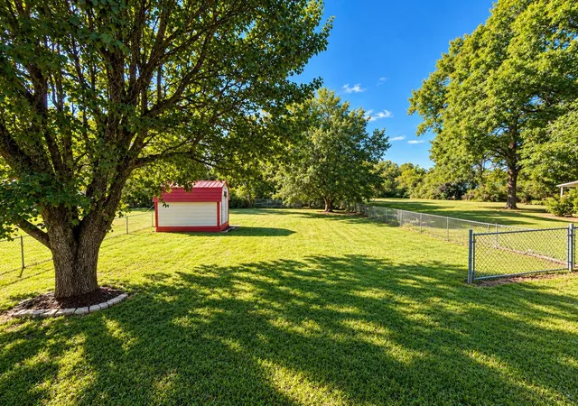 Photo 3 of Single family home for sale at 1637 Keeble St, Chattanooga, TN 37412 | MLS# 1544530 | Listing updated on 2026-10-13