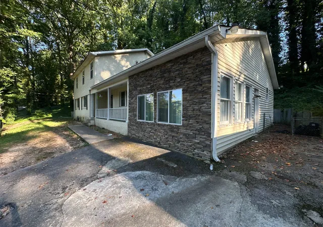 Photo 4 of Single family home for sale at 1119 Ridgeleigh Cir, Dalton, GA 30720 | MLS# 1544577 | Listing updated on 2026-10-18