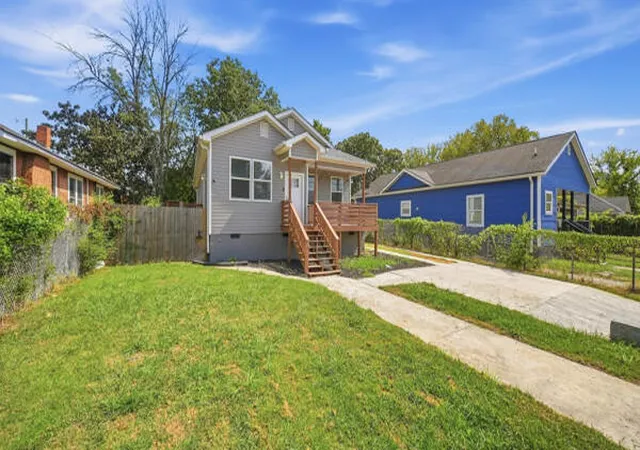 Photo 3 of Single family home for sale at 3906 6th Avenue, Chattanooga, TN 37407 | MLS# 1544598 | Listing updated on 2026-10-14