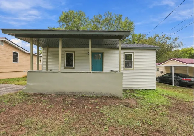 Photo 3 of Single family home for sale at 1006 E 30th Street, Chattanooga, TN 37407 | MLS# 1544579 | Listing updated on 2026-10-14