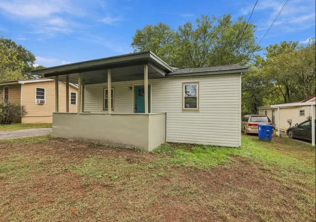 Photo 3 of Single family home for sale at 1006 E 30th Street, Chattanooga, TN 37407 | MLS# 1544579 | Listing updated on 2026-10-14