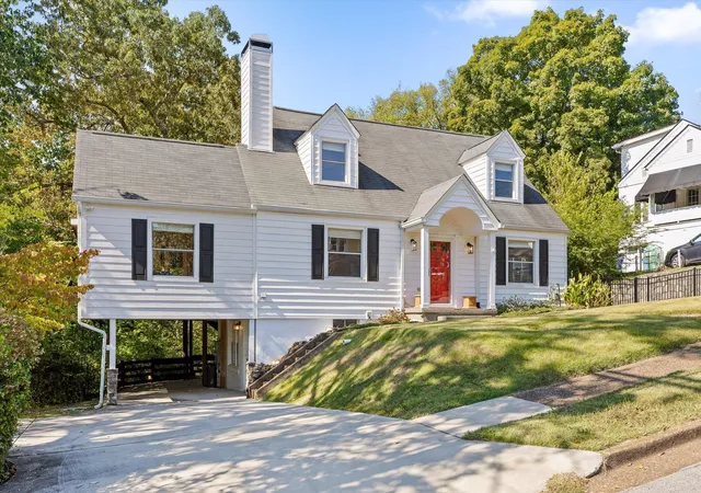 Photo 1 of Sale Pending at 912 Mount Vernon Ave, Chattanooga, TN 37405 | MLS# 1544613 | Listing updated on 2026-10-19