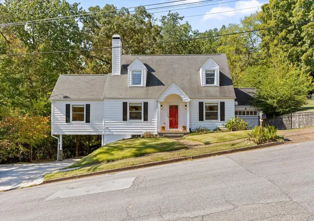 Photo 2 of Sale Pending at 912 Mount Vernon Ave, Chattanooga, TN 37405 | MLS# 1544613 | Listing updated on 2026-10-19