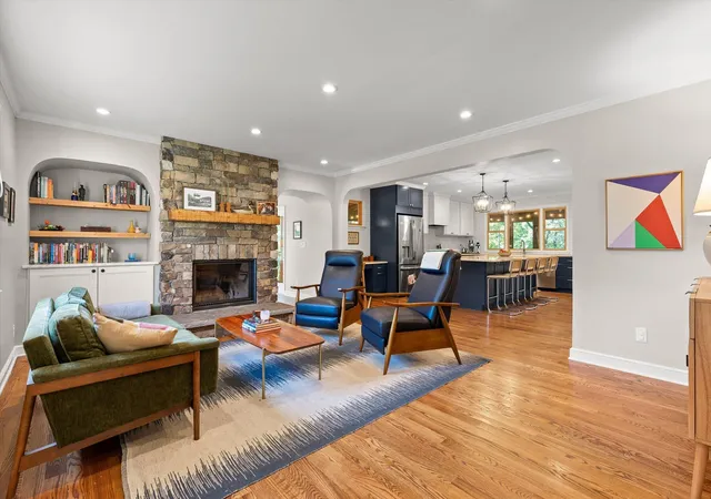 Photo 3 of Sale Pending at 912 Mount Vernon Ave, Chattanooga, TN 37405 | MLS# 1544613 | Listing updated on 2026-10-19