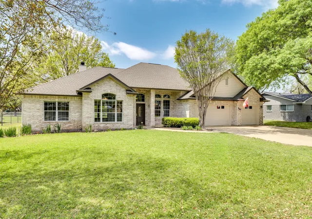 Photo 1 of Single family home for sale at 207 Flamingo Cir, Marble Falls, TX 78654 | MLS# 3687665 | Listing updated on 2026-09-10