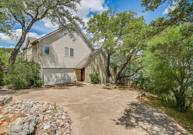 Photo 3 of Single family home for sale at 102 Center Cove I, Spicewood, TX 78669 | MLS# 5469323 | Listing updated on 2026-09-14