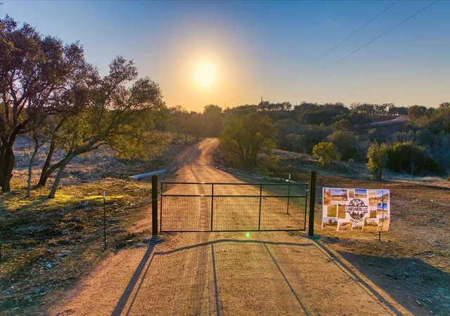 Photo 2 of House for sale at 4900 Tx-71 Hwy, Voca, TX 76887 | MLS# 2292082 | Listing updated on 2026-09-11