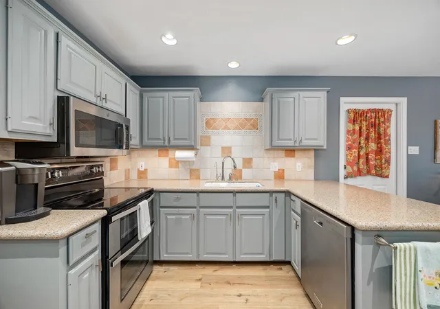 Photo 3 of Single family home for sale at 20 Westwood Dr, Wimberley, TX 78676 | MLS# 7500943 | Listing updated on 2026-10-07