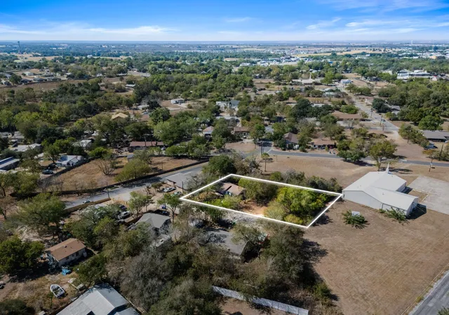 Photo 1 of Single family home for sale at 102 Masonic Dr, Elgin, TX 78621 | MLS# 6246525 | Listing updated on 2026-10-05